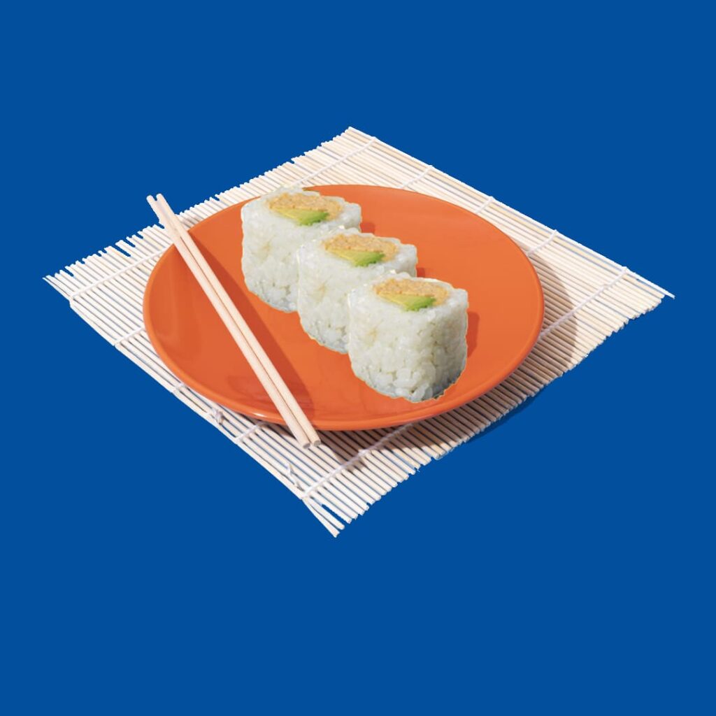 Maki white avec thon cuit et mayonnaise, enrobé de feuille de soja blanche - une création délicate de Tastyrice.