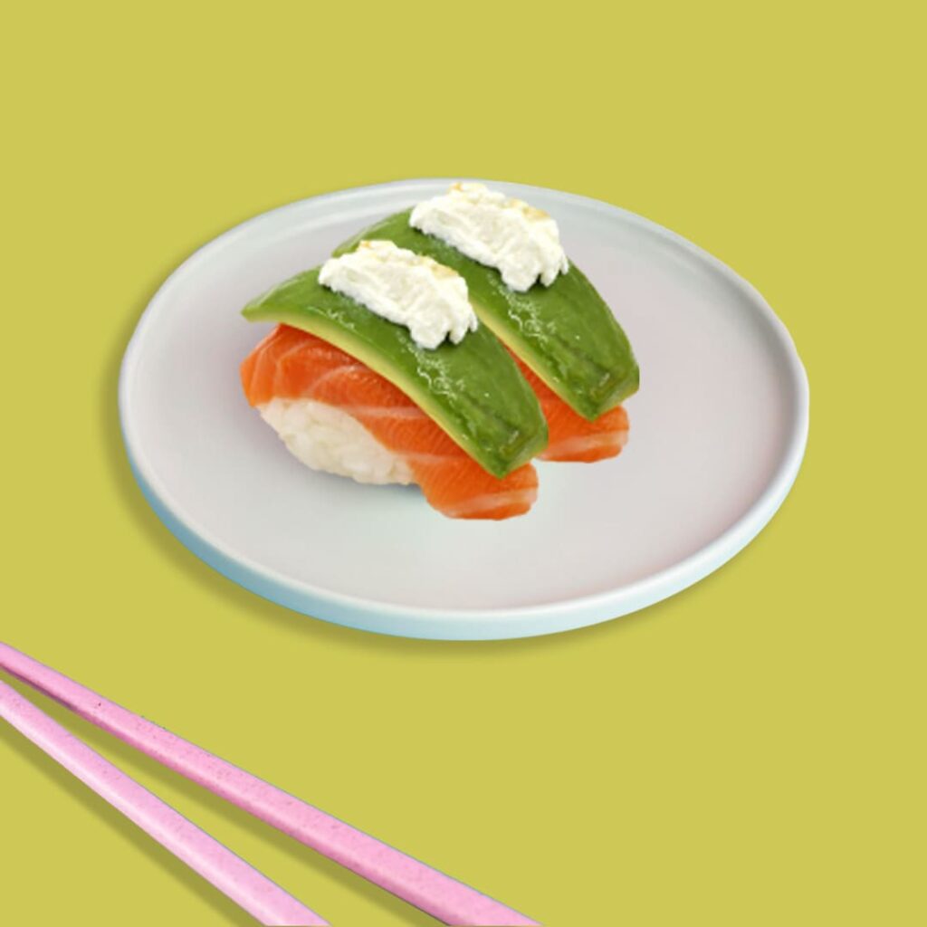 Sushi au saumon frais, cream cheese et avocat crémeux - une combinaison savoureuse et halal de Tastyrice.